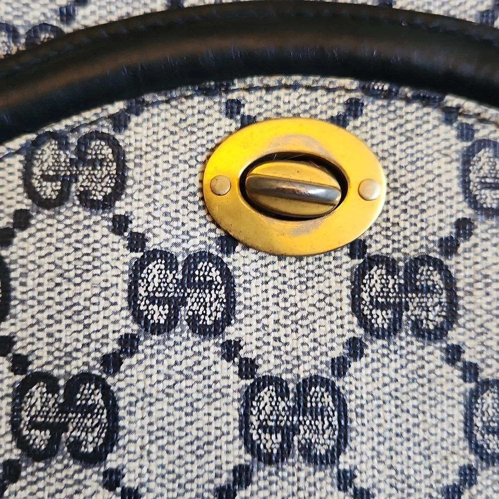 Vintage Gucci Monogram Black and Cream Shoulder/Crossbody Bag- Horsebit Details - Picture 14 of 16